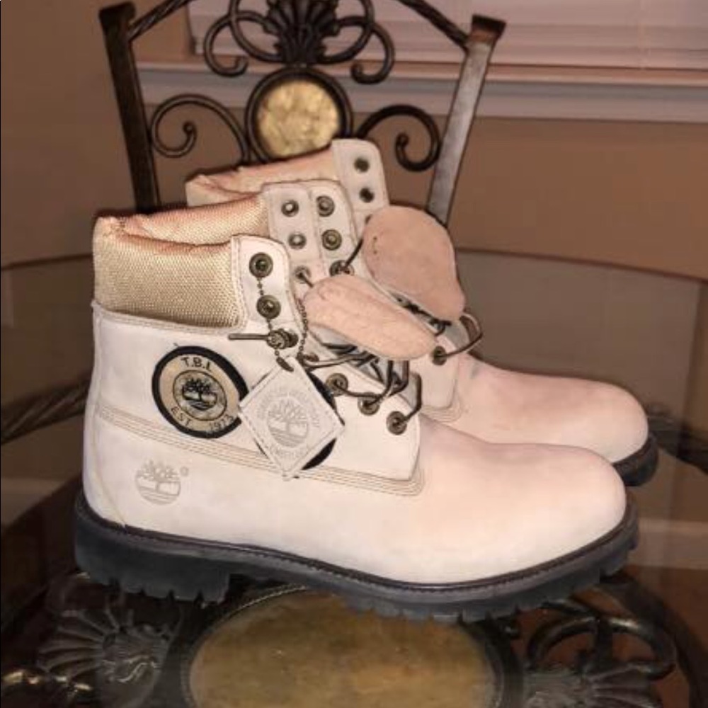 *MAKE AN OFFER* Timberland Boots